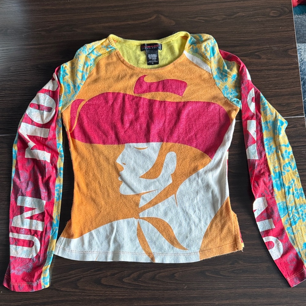 Colorblock Graphic Long Sleeve Top with Stylized Portrait
